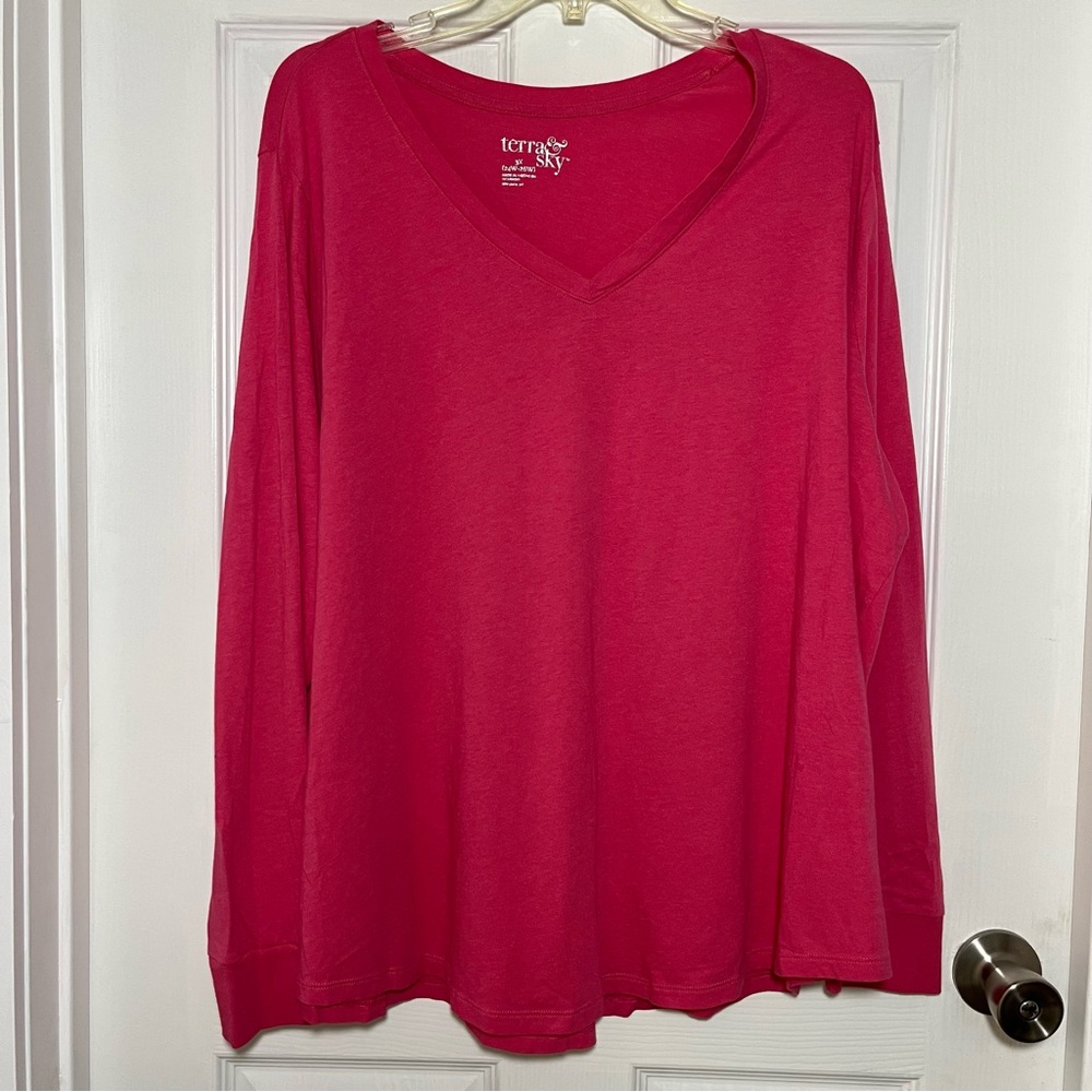 Terra & Sky Women's  Plus Coral V-Neck Long Sleeve tee